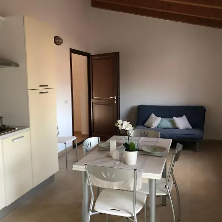 Bilocale Con Terrazza